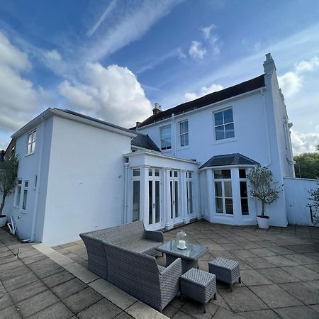 Willow House, Georgian Property In Shepperton Bagian luar foto