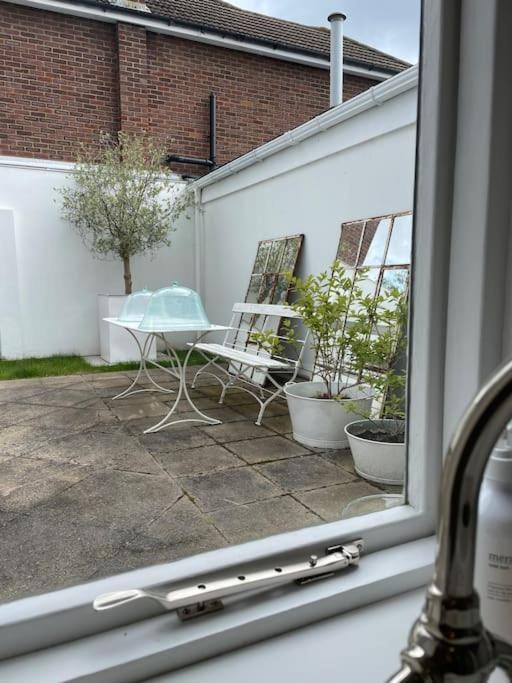 Willow House, Georgian Property In Shepperton Bagian luar foto