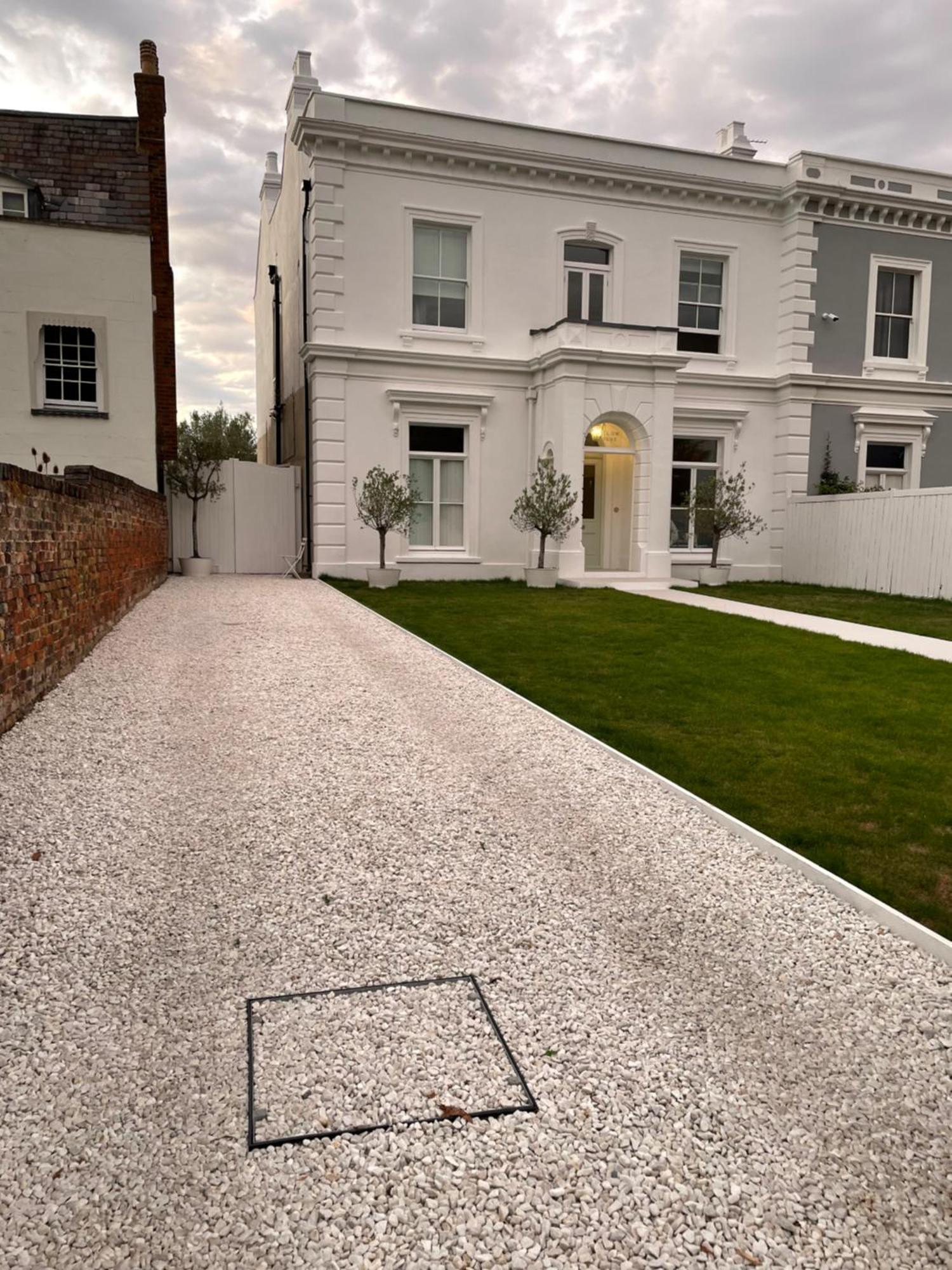 Willow House, Georgian Property In Shepperton Bagian luar foto